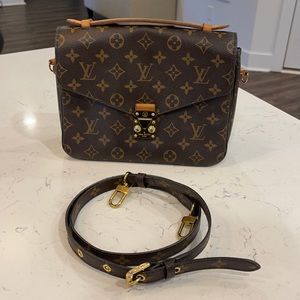Authentic Louis Vuitton Pochette Métis